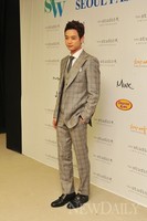 [포토]샤이니 민호, '누가 모델이고 누가 가수야~?'