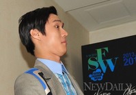 [포토]고경표, '지...못...미...'