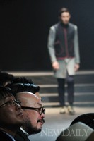 [포토]장광효 패션쇼 감상하는, '이상봉 디자이너'