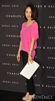 [포토]핑크셔츠 입은 우유빛깔 '김민정'(CHARLES&KEITH)