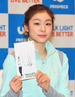 [포토]김연아, '제 싸인 이쁘죠~!'
