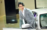 [2013 서울모터쇼] 이탈리아 명차 '마세라티 과트로포르테'에서 차승원 깜짝 등장