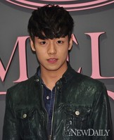 [포토]이현우, 녹색 자켓이 잘 어울리는 남자(다이애나 왕세자비 사진전)