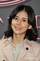 [포토]이보영, '차분한 트랜치코트 입은 서영이~'(다이애나 왕세자비 사진전)