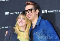 [포토]버스커버스커 브래드 '부인이랑 다정하게~한컷'