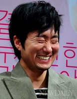 [포토]빵터진 박해일, '눈가의 주름도 매력적~'