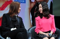 [포토]진지희. '공효진 엄마랑 무슨 이야기를 그렇게 재미있게~?'