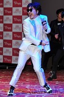 [포토]이경규의 영화 '전국노래자랑' 출연하는 김인권, '다 함께 춤춰요~!'