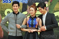 [포토]정유미-김지석-박보검, '체포되는 거 아니에요~'