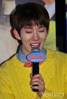 [포토]피노키오 목소리로 노래하는 2AM '조권'