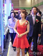 [포토]'한국주얼리페어' 둘러보는 배우 '박보영'