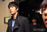 [포토]소개팅에서 입장하는 '전설의 주먹' 아역 '구원'