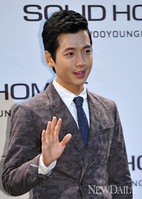 [포토]밀리터리 자켓 입은 '정경호'(솔리드옴므)