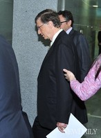 [포토] 강연장 입장하는 '빌 게이츠'