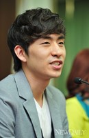 [포토]인터뷰하는 스피드국가대표 선수들(빙상연맹 포상식)