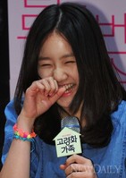 [포토]수줍은 미소짓는 '진지희'(영화 고령화 가족)