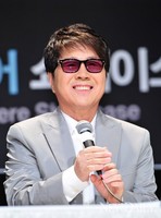 [포토]10년 만에 19집 'Hello' 로 찾아온 조용필