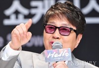 [포토]가왕의 귀환, 조용필 앨범 Hello들고 컴백!