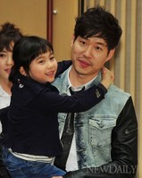 [포토]진짜 다정한 부녀같은, '유준상-갈소원'