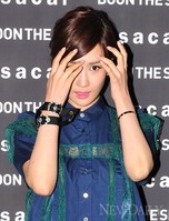 [포토]이다해, '일단 머리 좀 만지구요~!'(사카이 패션쇼)