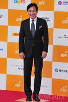 [포토]전주국제영화제 안성기, '아빠미소로 팬들에게 화답~'