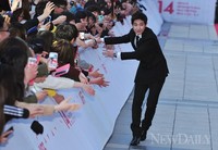 [포토]엠블랙 이준, '팬서비스 얼굴만큼 훈훈~'