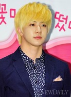 [포토]행거치프로 포인트 주고 온 '엠블랙 천둥'(네일샵 파리스)