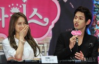 [포토]카라 박규리-전지후, '키스신 많았요~'