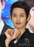 [포토]전지후, '하트 살아있네~!'(네일샵 파리스)