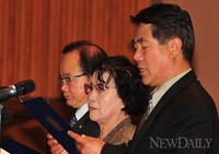 [포토]북한자유주간 개막식, '성명서 낭독하는 탈북민 단체장들'