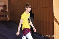 [포토] 입장하는 재중, '노란색 하트 티셔츠 잘 어울리네~'