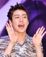 [포토] 팬들의 성원에 귀요미쏭 보여준 '이현우'