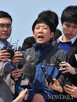 [포토]임진각에서 기자회견 가지는 박상학 대표