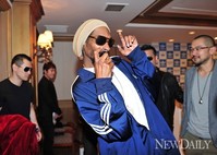 [포토] 익살스러운 포즈 취하는 '스눕독'