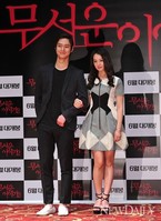 [포토]탈출 에피소드 출연하는 '고경표-김지원'(무서운 이야기2)