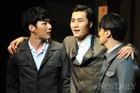 [포토]윤동주와 두 친구의 성장기를 그린, '뮤지컬 윤동주 달을 쏘다'