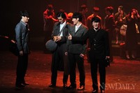 [포토]이별을 준비하는 윤동주와 세 친구(윤동주 달을 쏘다)