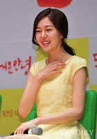 [포토]백진희, '수줍게 웃는 모습도 이뻐'(뜨거운안녕)