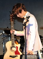 [포토] 기타들고 입장하는 유승우