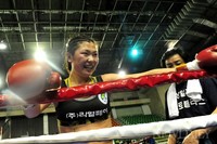 [포토]승리를 확신 미소짓는 '최현미'(WBC 7차 방어전)