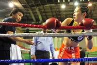 [포토]경기 시작 전 몸푸는 최현미(WBC 7차 방어전)