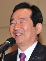 [포토]정세균, '제 1회 유권자 대상 수상'