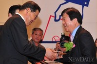 [포토]박병석 국회부의장, '유권자 대상 수상'