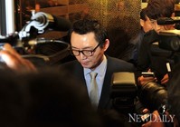 [포토] 침통한 표정으로 회견장 나가는 '윤창중'