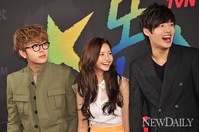 [포토]활짝 미소 짓는 세 배우'용준형-하연수-강하늘'(몬스타)
