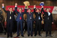 [포토]최경환, 새누리 원내대표 선출- 정책위장 김기현