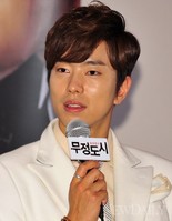 [포토]윤현민, '야구선수 출신 윤현민 못하는게 뭐야?'