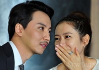 [포토]다정하게 귓속말 하는 '김남길-손예진'(상어 제작보고회)