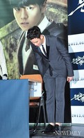 [포토]수트입고 인사하는 김수현(은밀하게 위대하게)