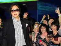 [포토]욘사마 등장에 일본인 아줌마들 환호~!